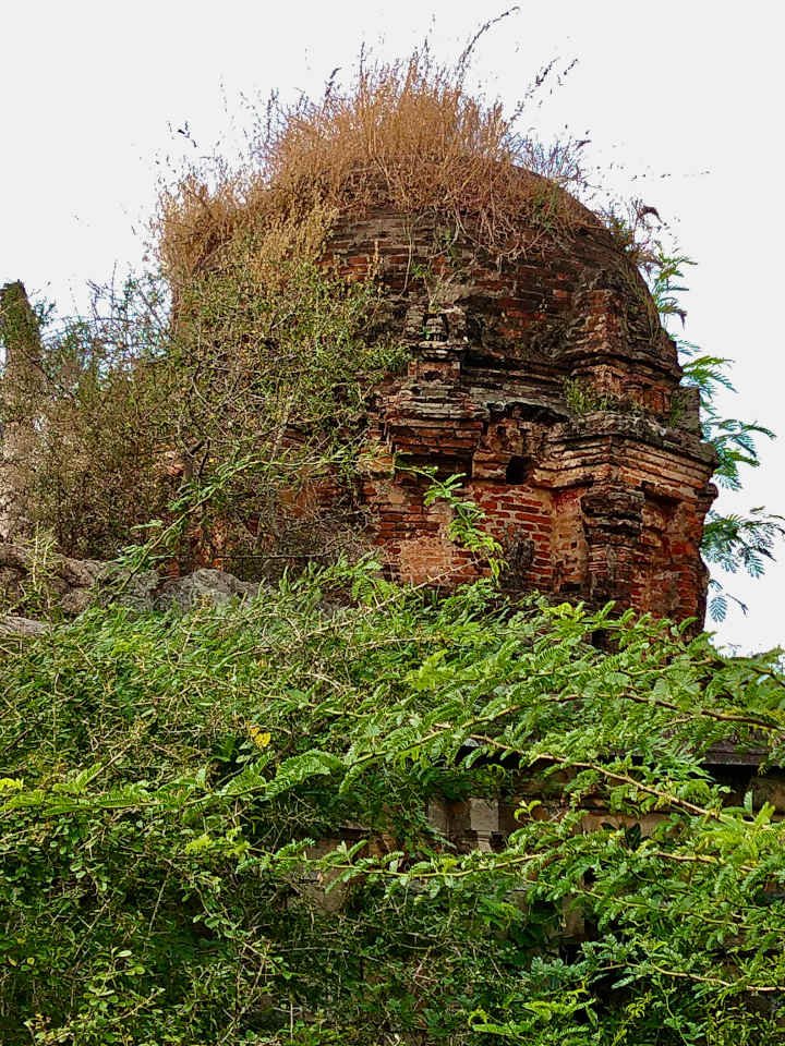 The dome of the dilapidated Temple near the ancient Buddha statue of Ulagiyanallur, Kallakurichi.